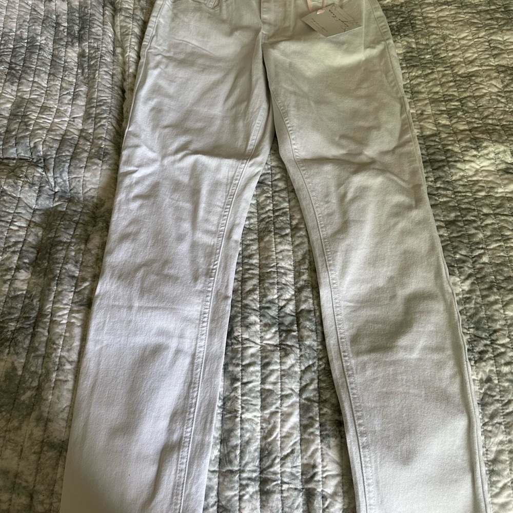 White Straight-Leg Jeans size M NWT Evy’s Tree